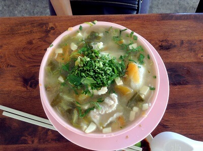 タワリングエリアの食堂【Mdm Ing Fish Noodle】2