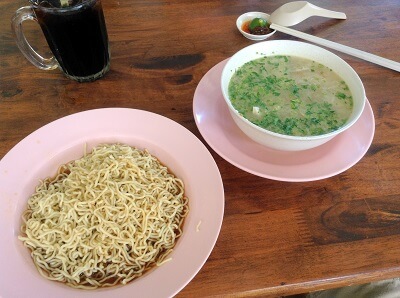 タワリングエリアの食堂【Mdm Ing Fish Noodle】3